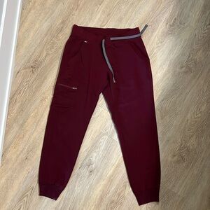 Small petite maroon figs joggers